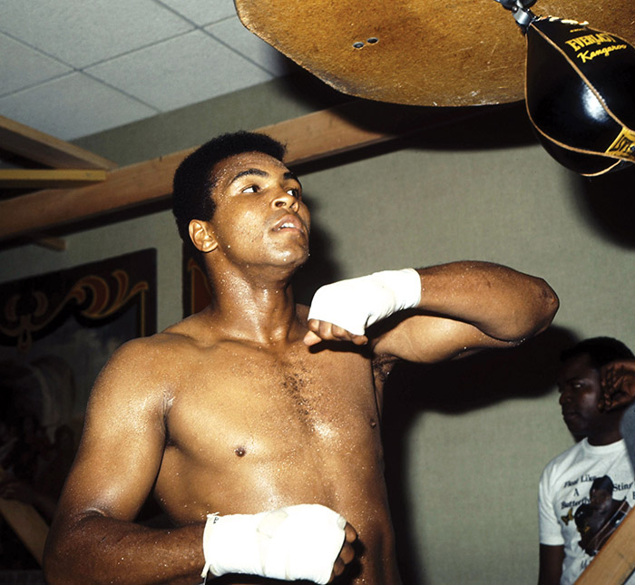 Ring Lyle The knocks retain Ali This heavyweight championship Ron out Day: On - to Muhammad