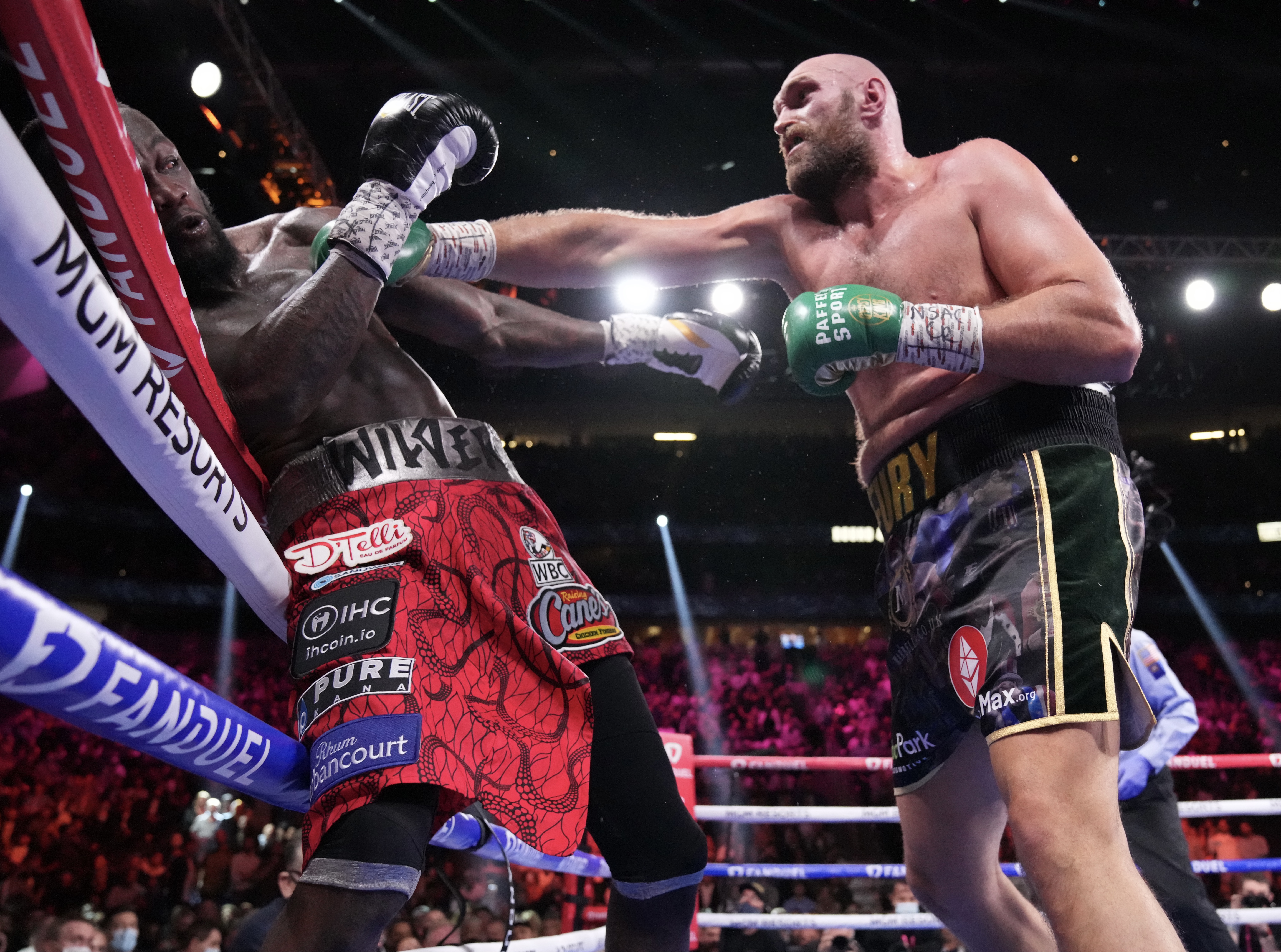Report: Tyson Fury To Donate $10 Million Purse From Deontay Wilder Fight To  Help Poor & Homeless – Fitness Volt