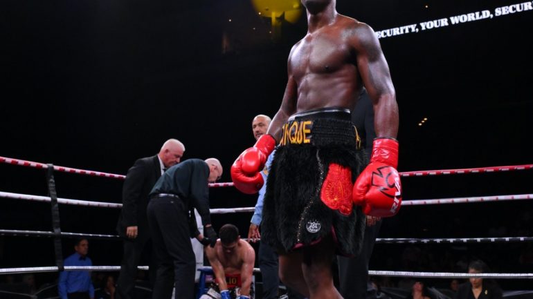 Dominique Francis stops Julio Carrera Lugo in clash of unbeaten junior lightweights